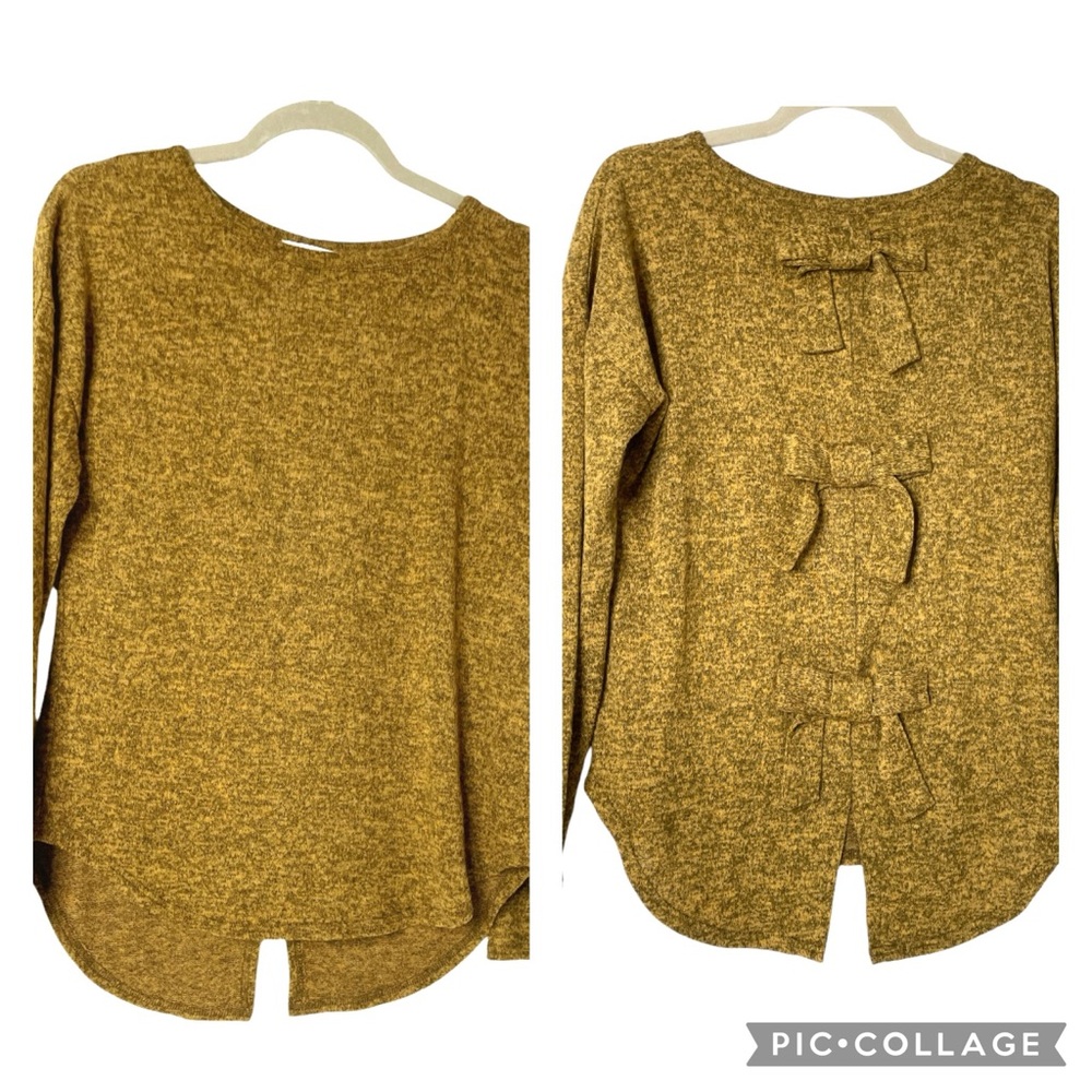 Blu Pepper Soft Lightweight Sweater with Bows on Back Sz M